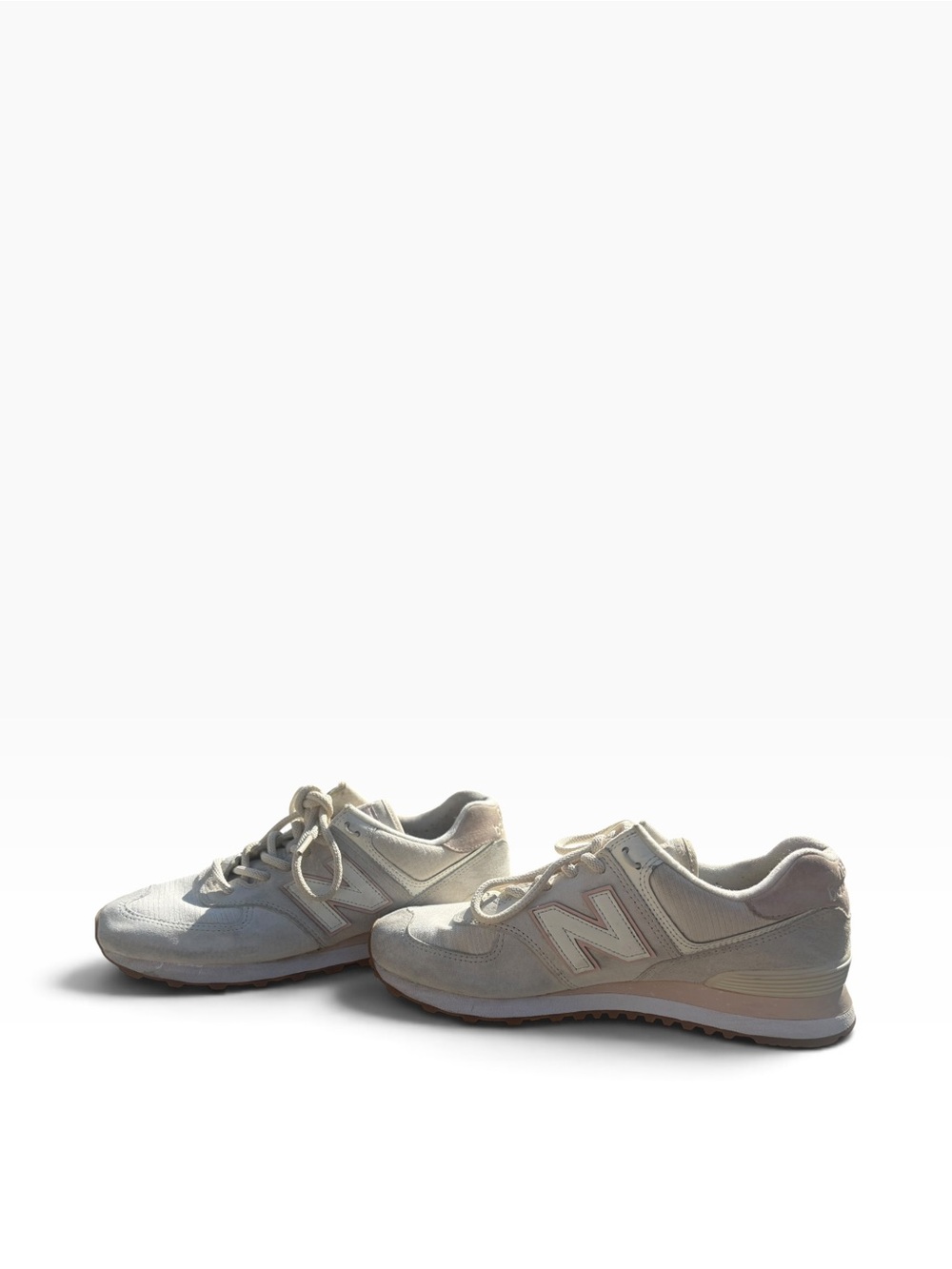 New Balance 574 Women’s Size 10 Cream Blush Pink Suede Sneakers Gum Sole
